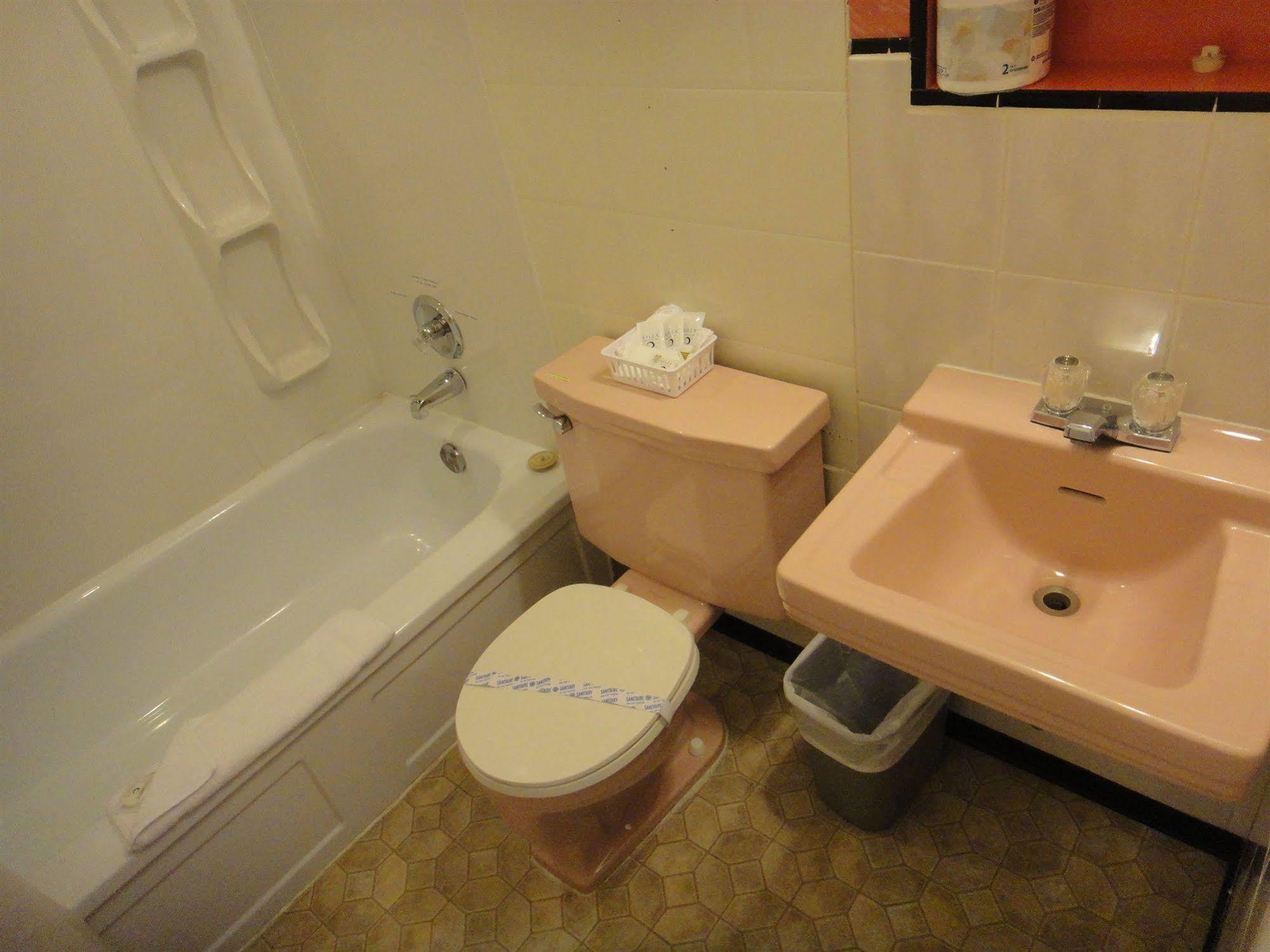 קווסנל Airport Inn מראה חיצוני תמונה