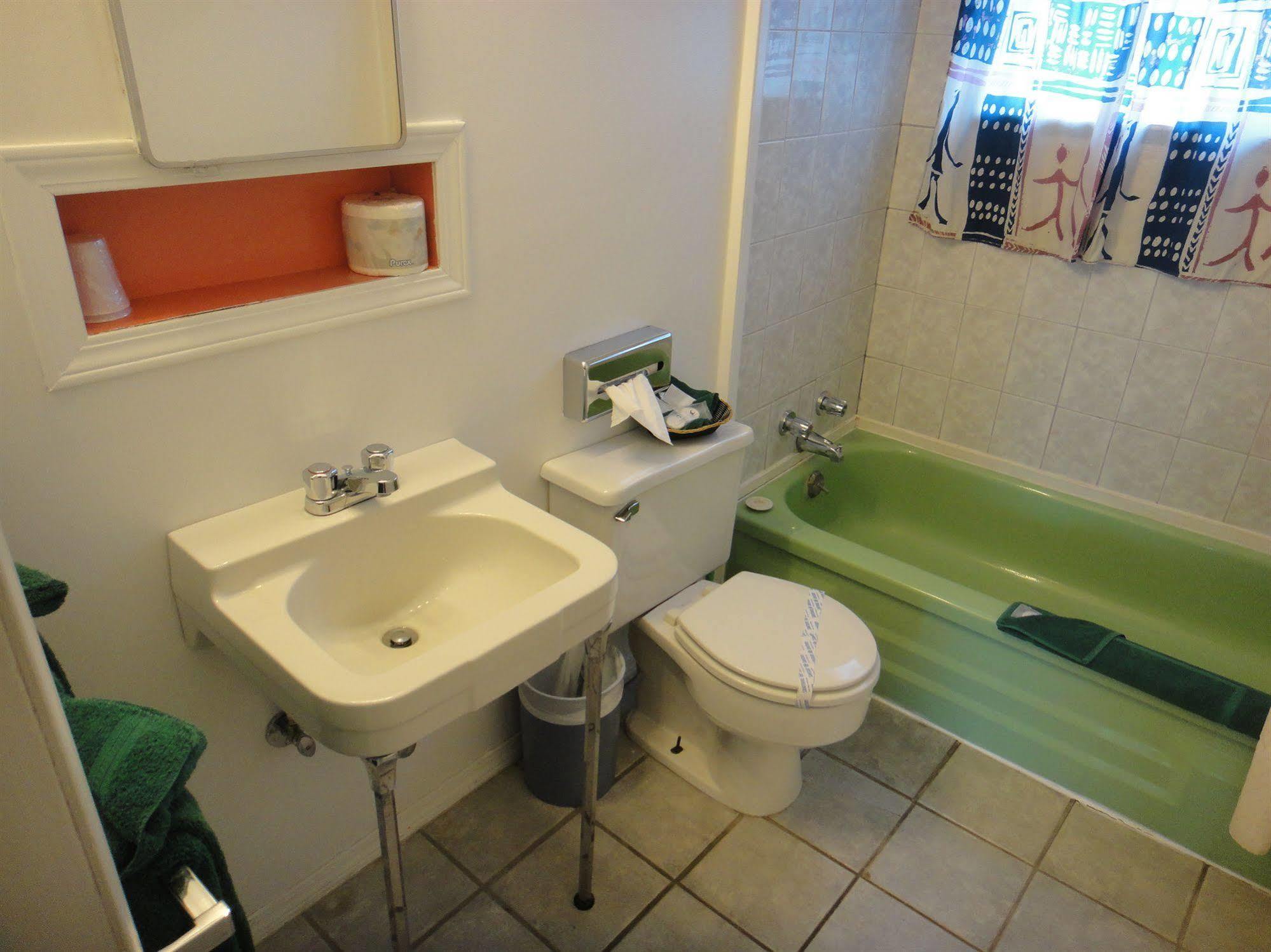 קווסנל Airport Inn מראה חיצוני תמונה