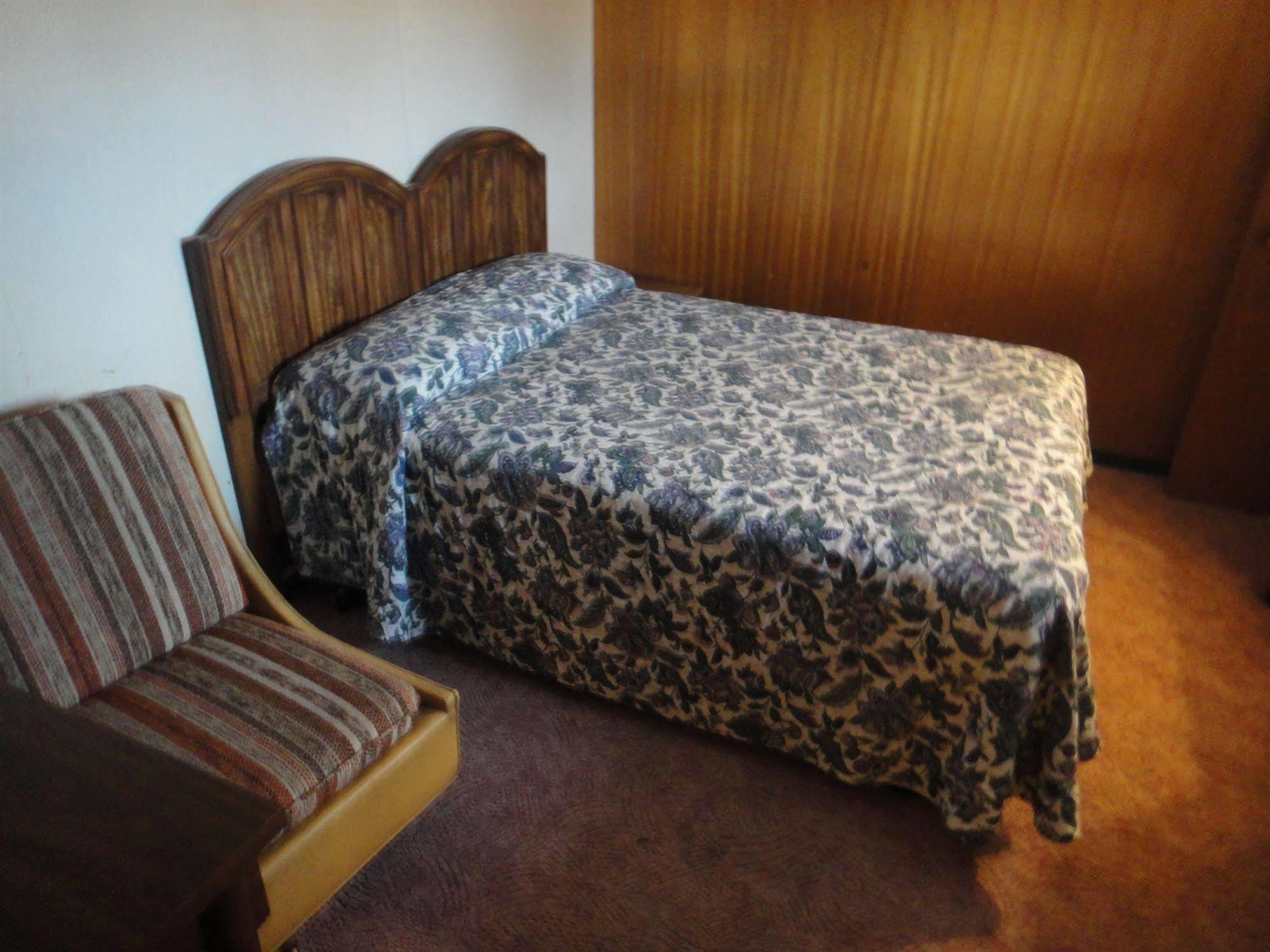קווסנל Airport Inn מראה חיצוני תמונה