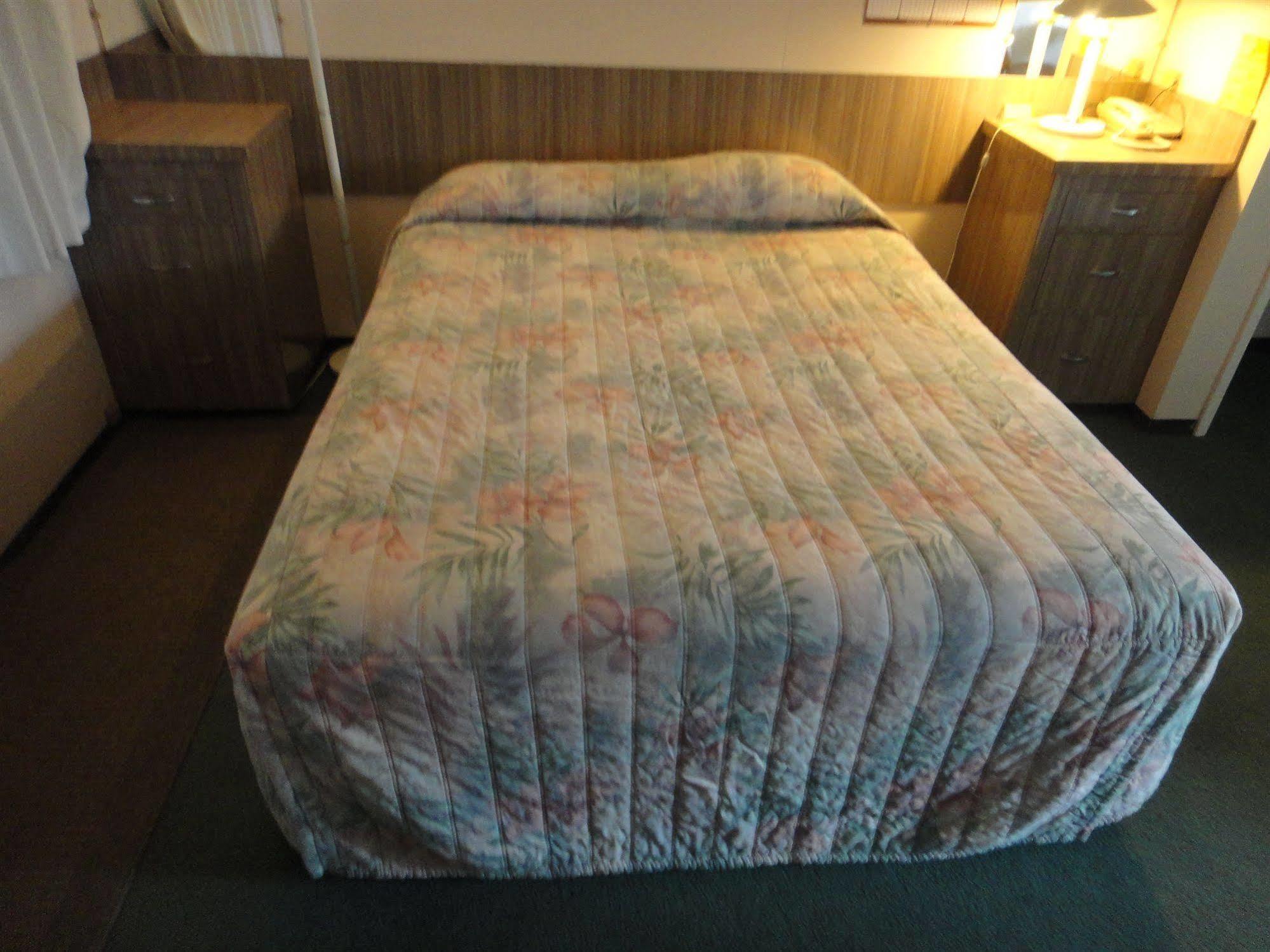 קווסנל Airport Inn מראה חיצוני תמונה